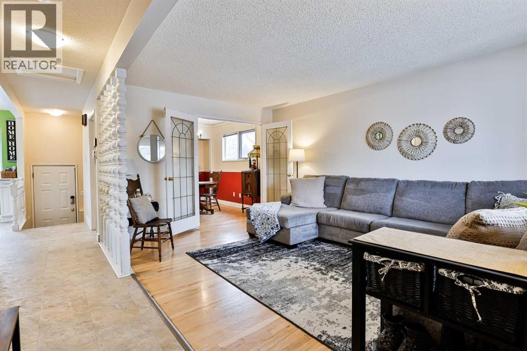 815 20 Street S, Lethbridge, Alberta  T1J 3J6 - Photo 2 - A2274776