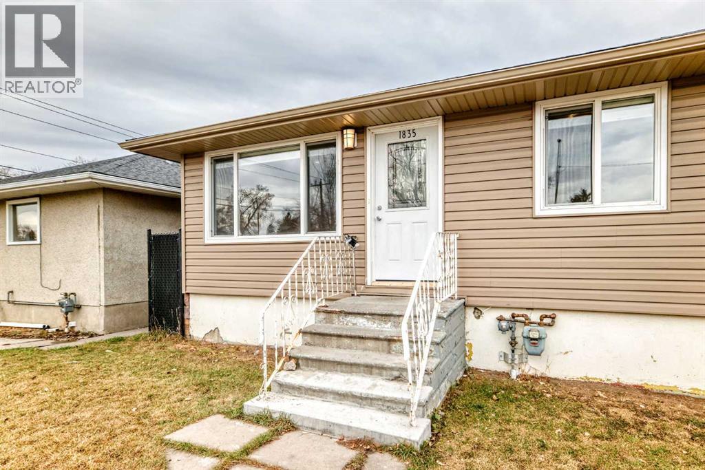 1835 42 Street Se, Calgary, Alberta T2B 1G1 - Photo 4 - A2268922