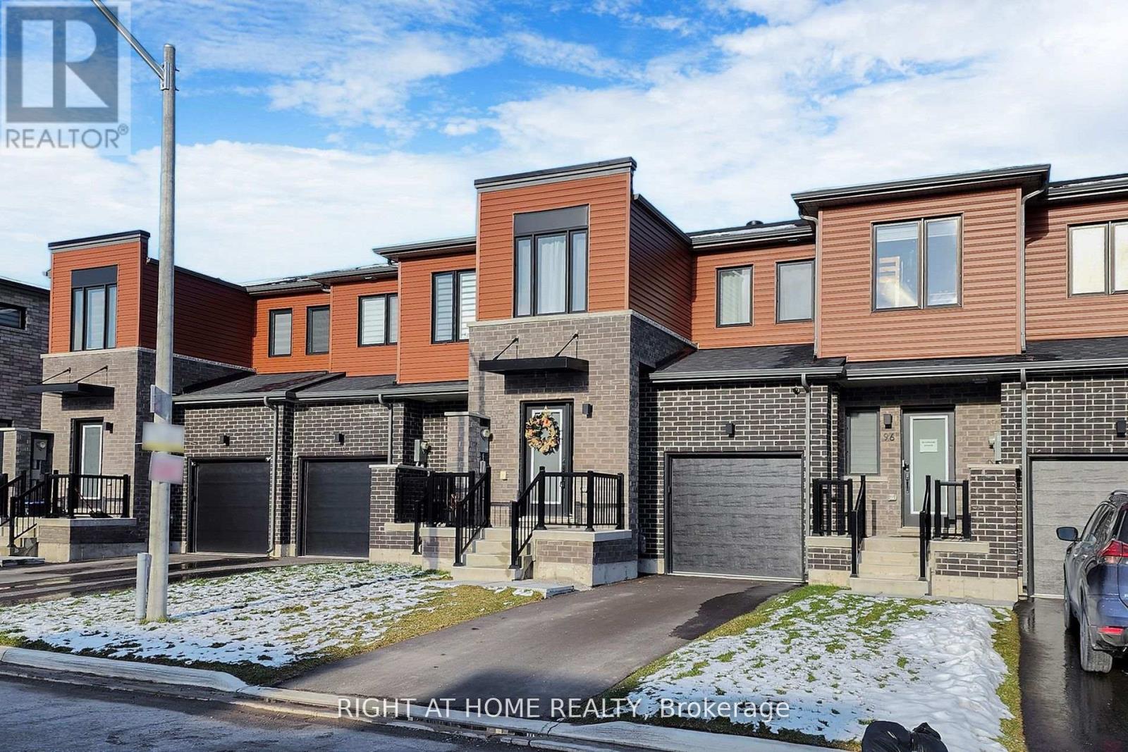 98 Fairlane Avenue, Barrie, Ontario  L9J 0M5 - Photo 2 - S12616720