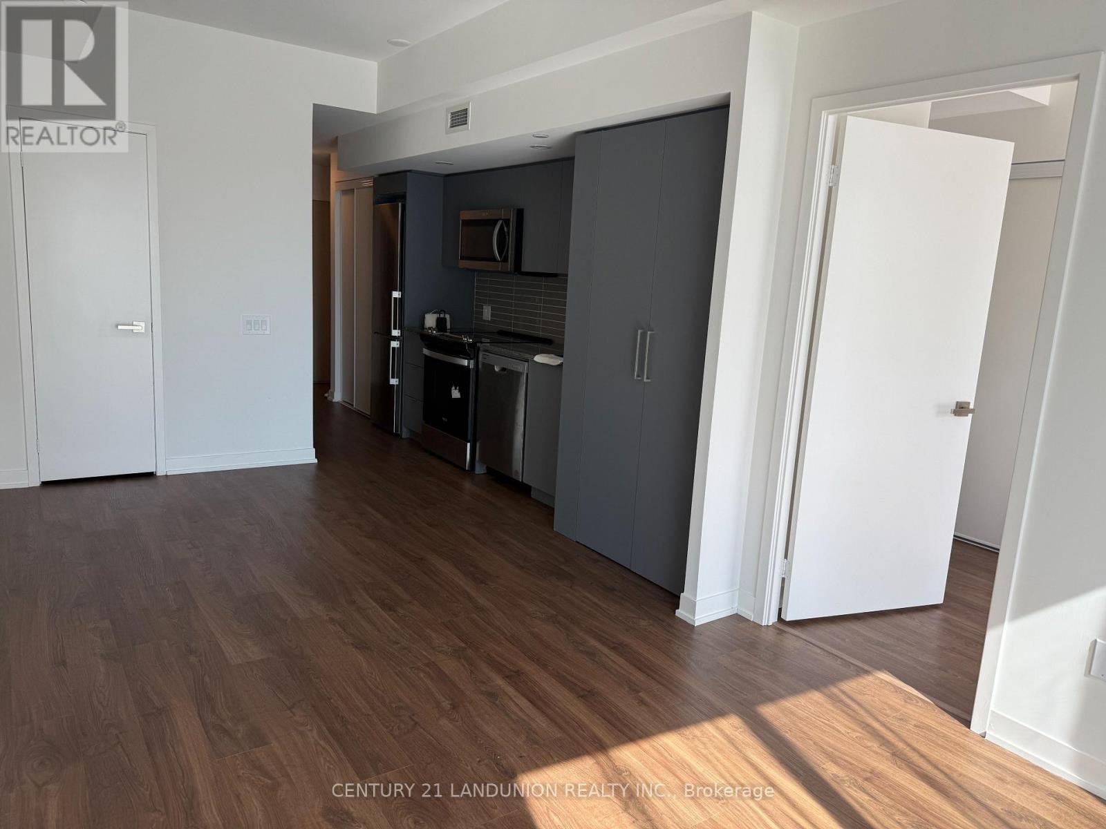 207 - 500 Wilson Avenue, Toronto, Ontario  M3H 0E5 - Photo 2 - C12627258