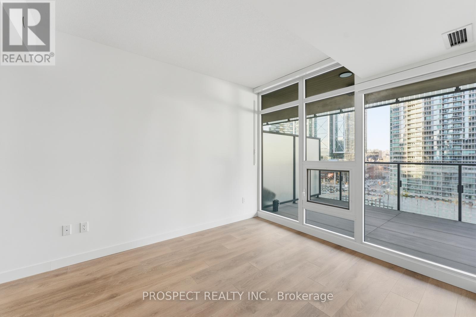 933 - 3 Concord Cityplace Way, Toronto (Waterfront Communities), Ontario  M5V 0X4 - Photo 18 - C12627320