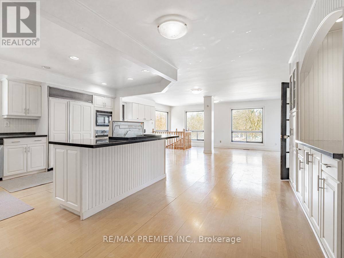 4282 Vivian Road, Whitchurch-Stouffville, Ontario  L4A 1Z2 - Photo 5 - N12627304