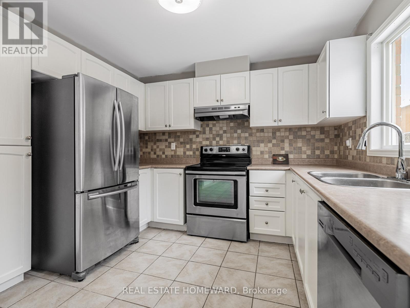 304 Flagstone Way, Newmarket, Ontario  L3X 2R8 - Photo 14 - N12627326