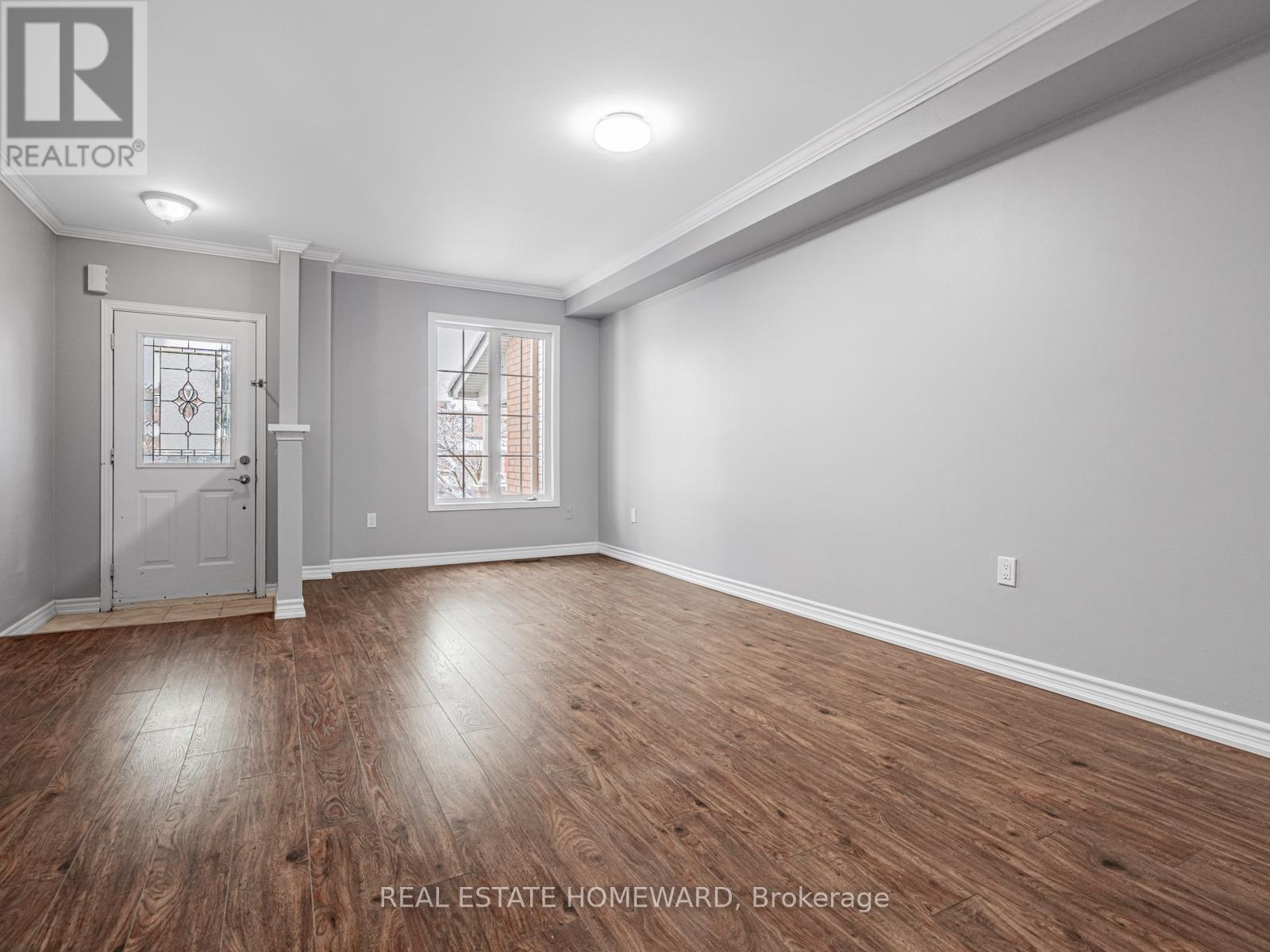 304 Flagstone Way, Newmarket, Ontario  L3X 2R8 - Photo 4 - N12627326