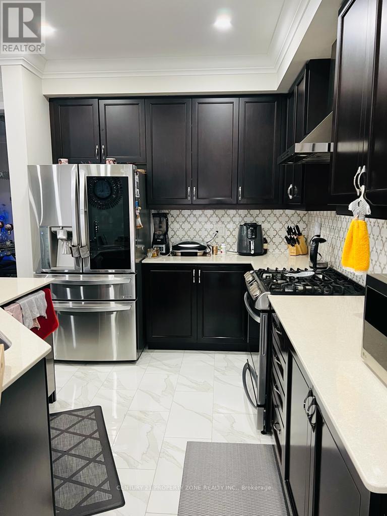 66 Fann Drive, Brampton, Ontario  L7A 4L3 - Photo 12 - W12627322