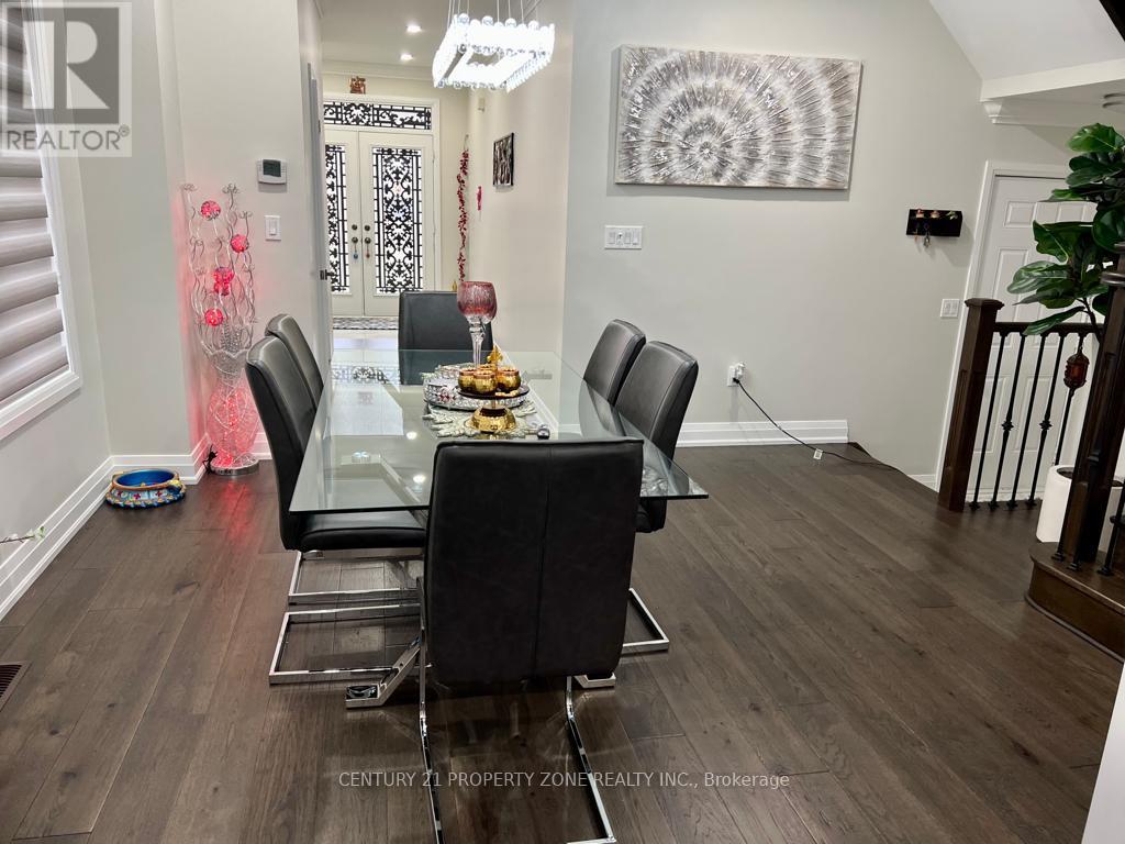 66 Fann Drive, Brampton, Ontario  L7A 4L3 - Photo 5 - W12627322