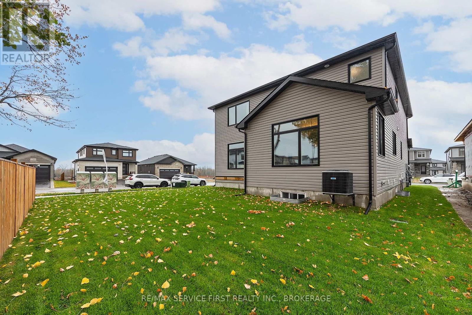 1366 Woodfield Crescent, Kingston, Ontario  K7P 0T3 - Photo 5 - X12627372