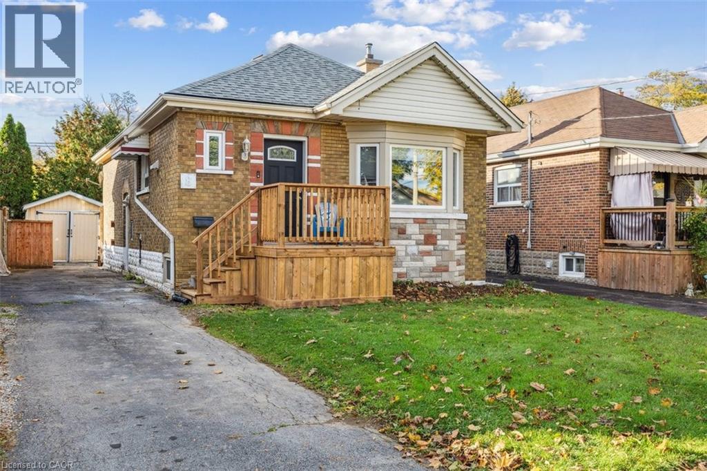 8 WAVELL Avenue, Hamilton, Ontario