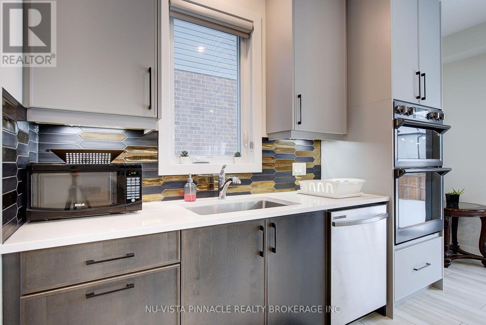 1895 Fountain Grass Drive, London South, Ontario  N6K 0M2 - Photo 13 - X12627510