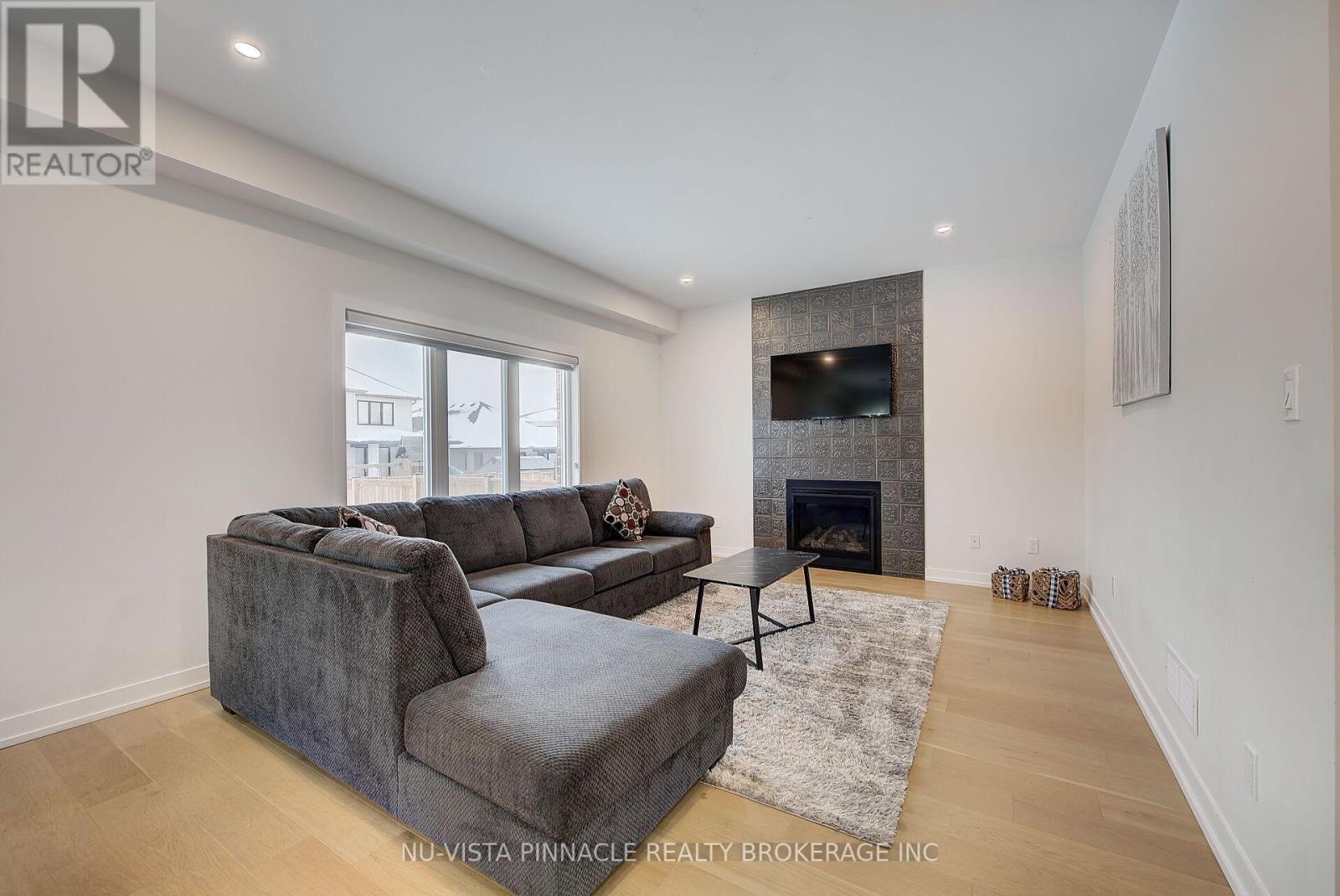 1895 Fountain Grass Drive, London South, Ontario  N6K 0M2 - Photo 17 - X12627510