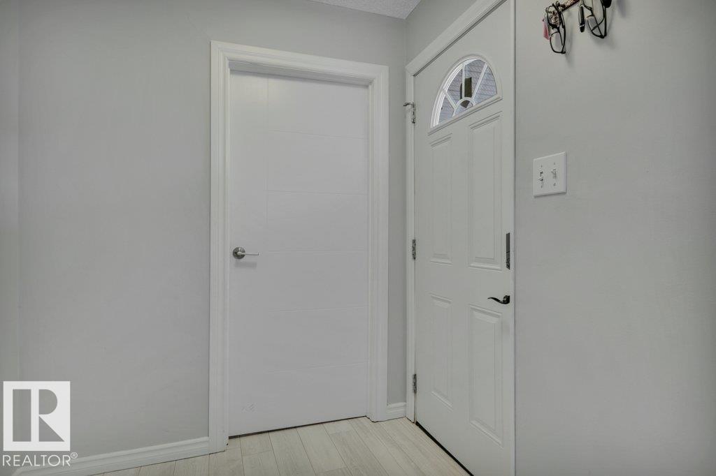 322 Willow Co Nw, Edmonton, Alberta  T5T 2K7 - Photo 3 - E4467931