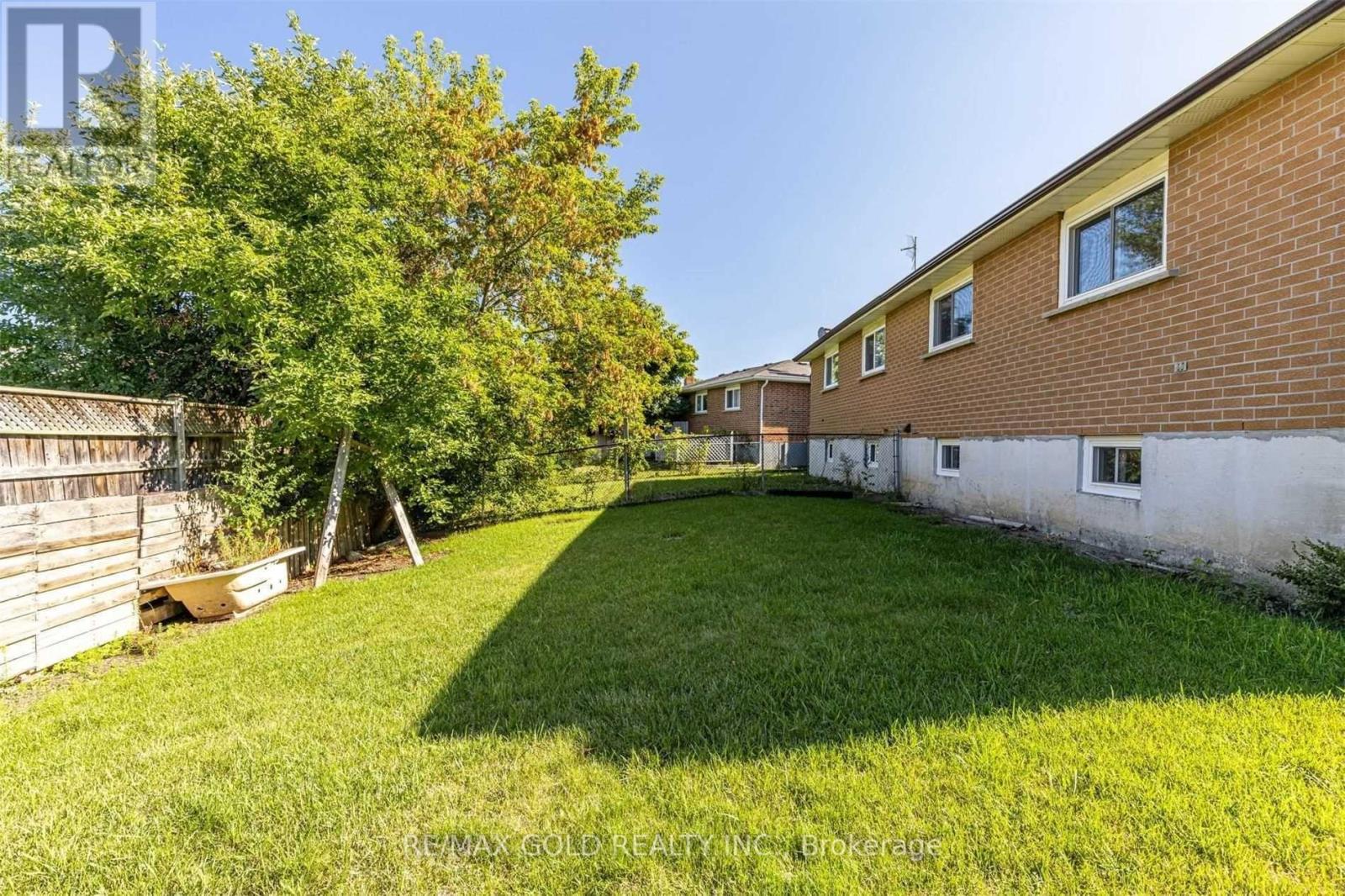 7 Montjoy Crescent E, Brampton, Ontario  L6S 3E5 - Photo 2 - W12355418