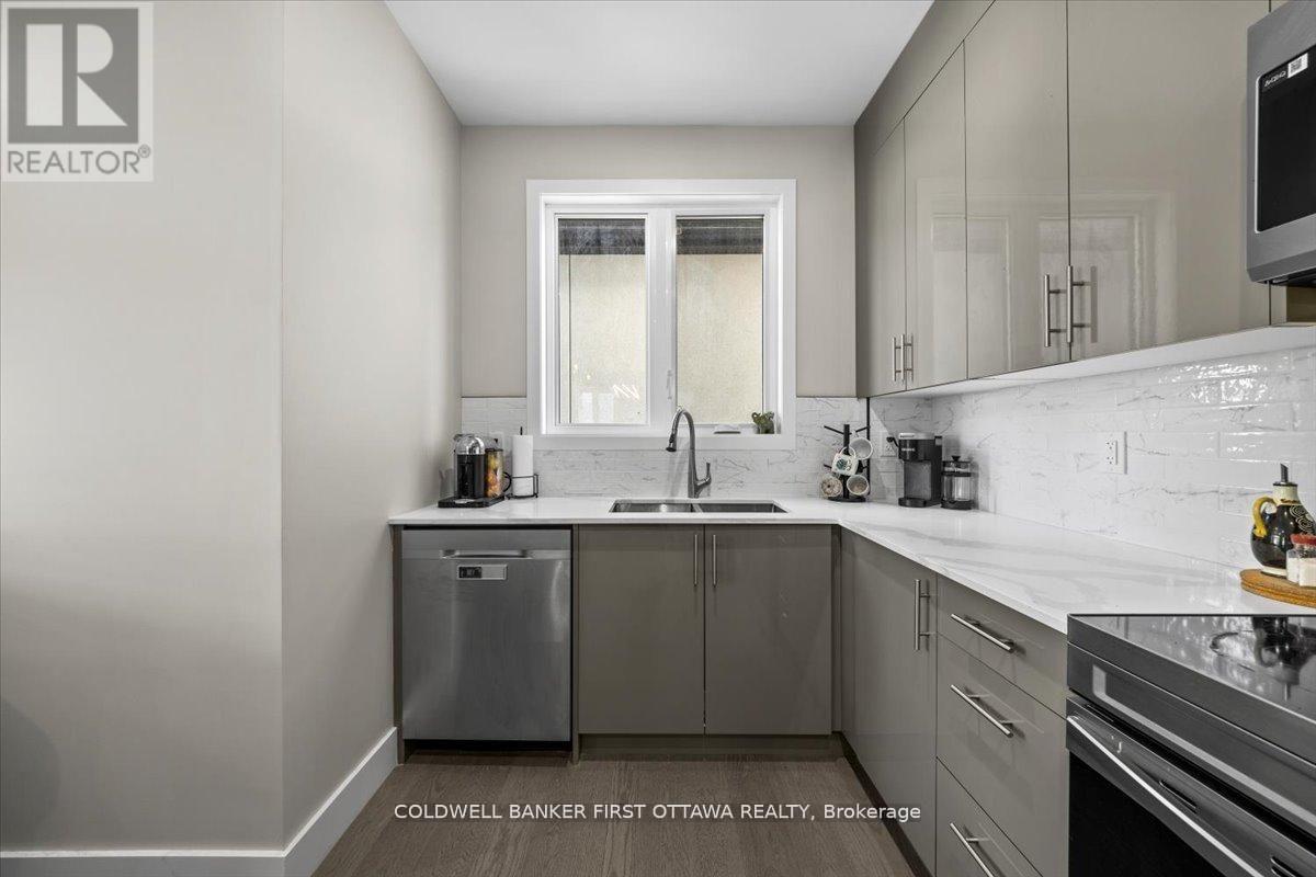 A & B - 25 Pennard Way, Ottawa, Ontario  K1T 4C1 - Photo 12 - X12627364