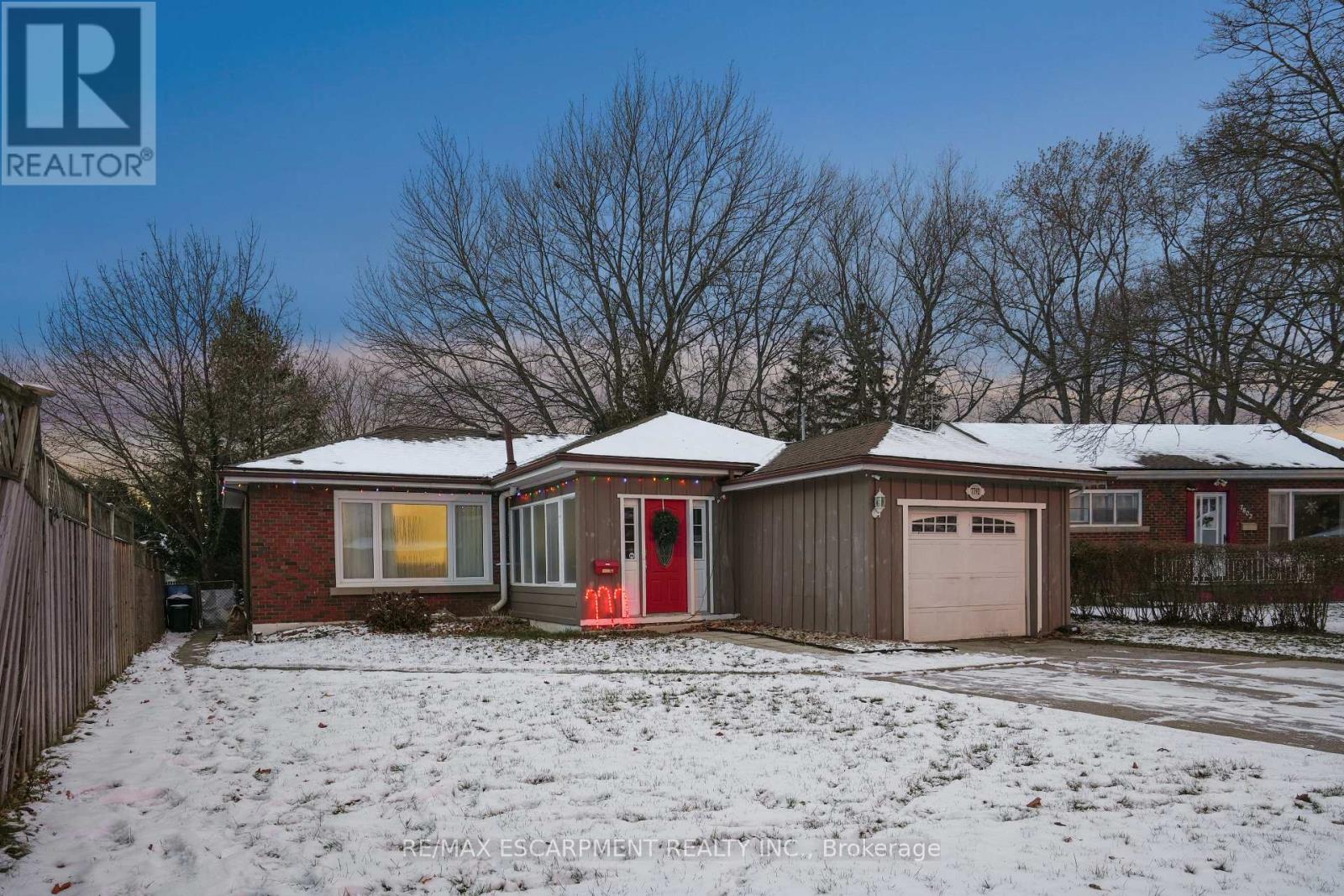 7792 Wilson Crescent, Niagara Falls, Ontario  L2G 4S4 - Photo 4 - X12627312