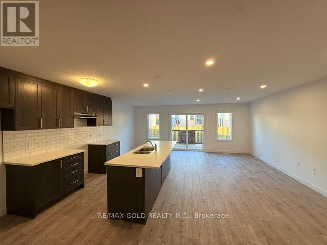 24 Oak Forest Common, Cambridge, Ontario  N1S 0G3 - Photo 4 - X12627336