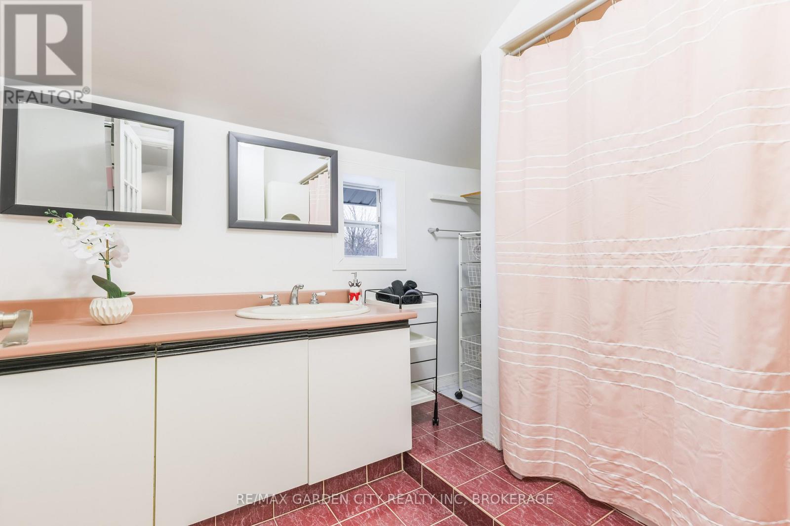 26 Garnet Street, St. Catharines (Facer), Ontario  L2M 5E8 - Photo 16 - X12627426