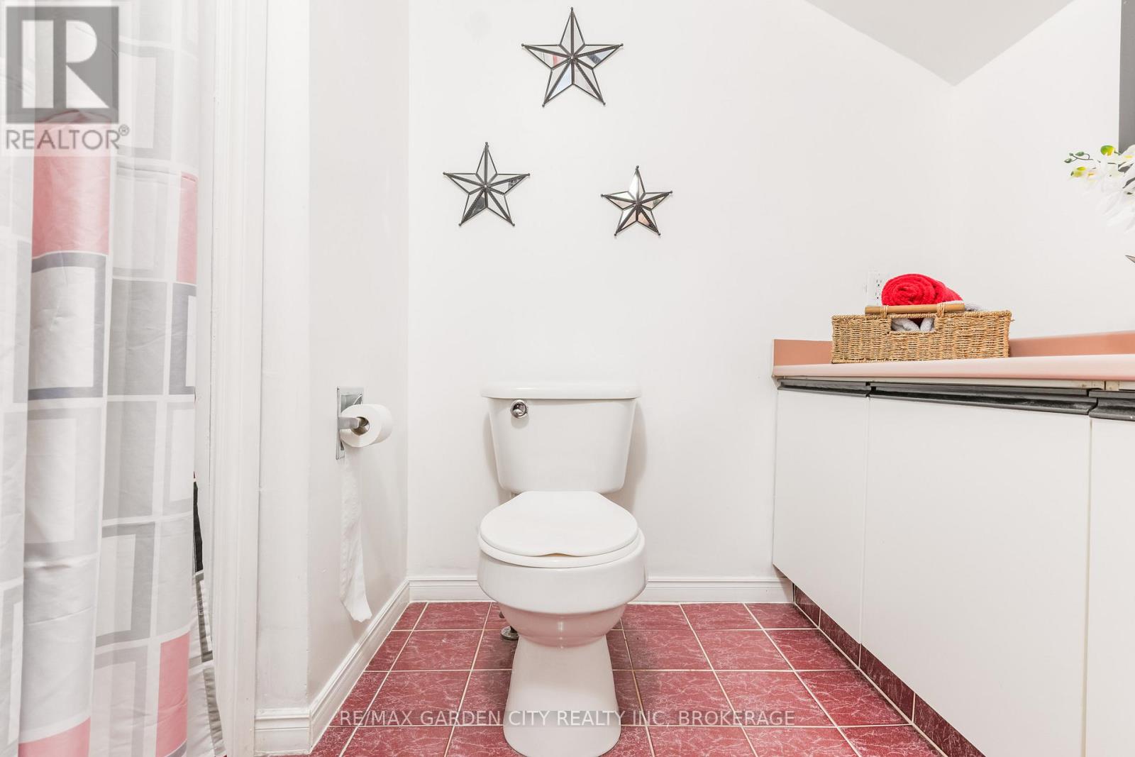 26 Garnet Street, St. Catharines (Facer), Ontario  L2M 5E8 - Photo 17 - X12627426