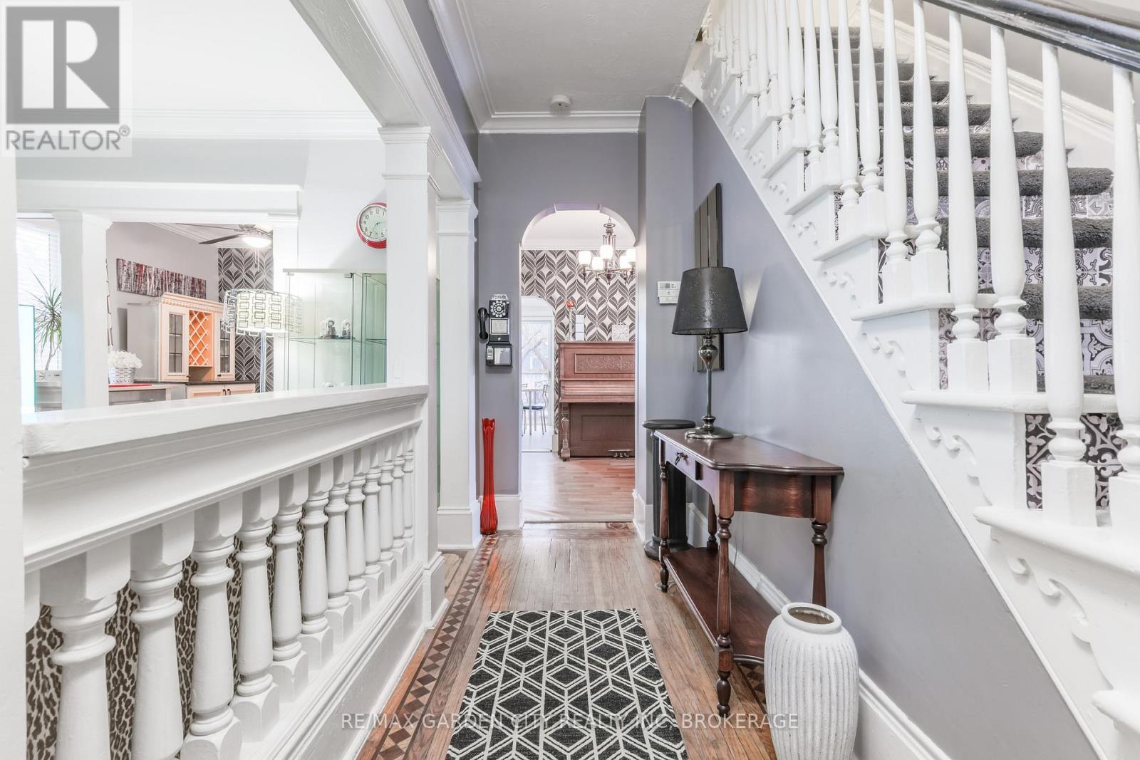 26 Garnet Street, St. Catharines (Facer), Ontario  L2M 5E8 - Photo 3 - X12627426