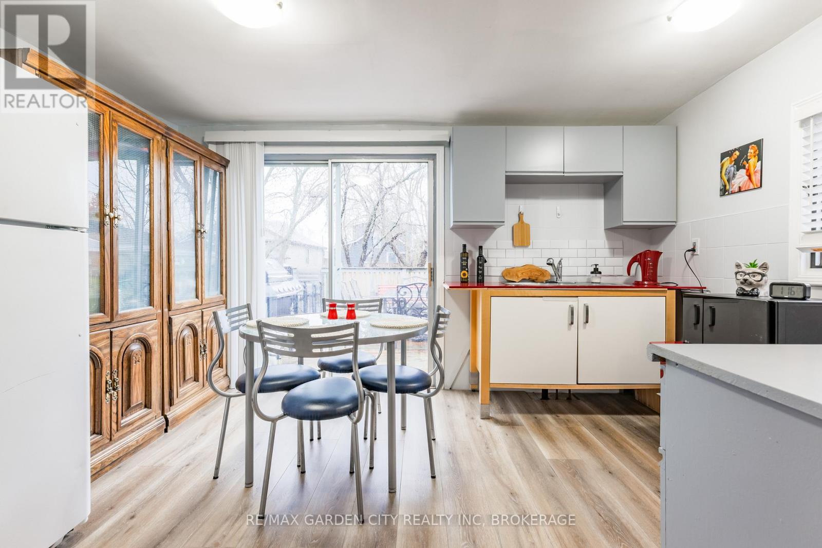 26 Garnet Street, St. Catharines (Facer), Ontario  L2M 5E8 - Photo 9 - X12627426