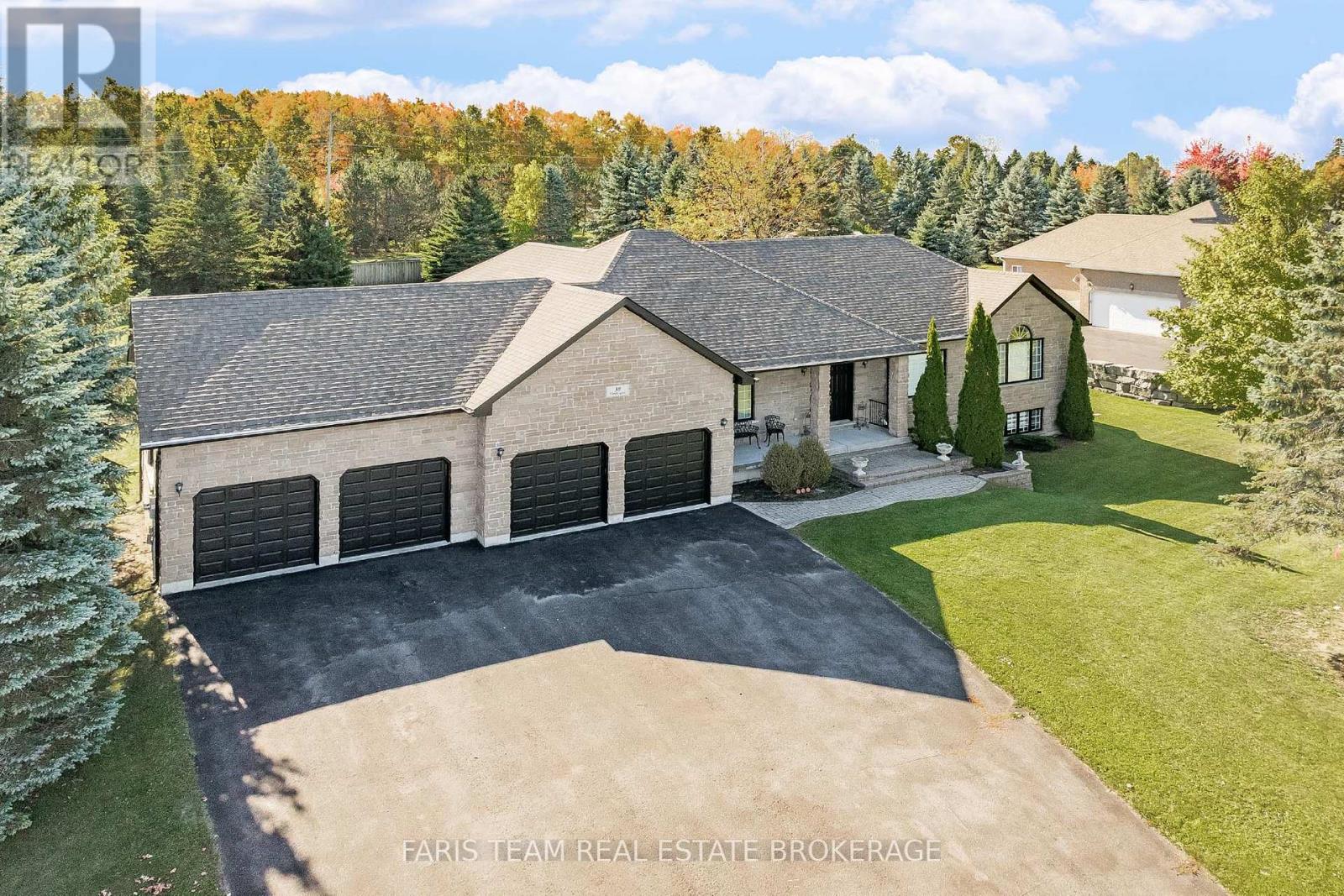 39 Vanderpost Crescent, Essa, Ontario  L0L 2N0 - Photo 2 - N12469883