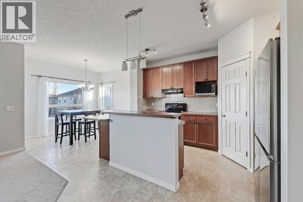 102 Kincora Glen Mews Nw, Calgary, Alberta  T3R 0B6 - Photo 2 - A2270641