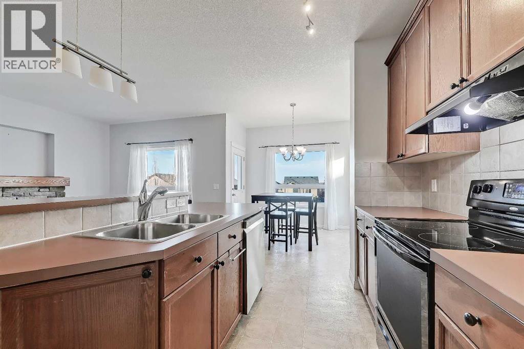 102 Kincora Glen Mews Nw, Calgary, Alberta  T3R 0B6 - Photo 3 - A2270641