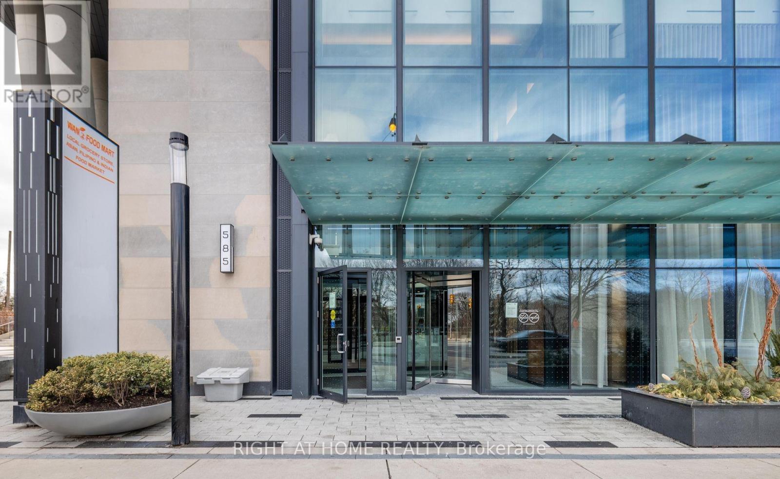 419 - 585 Bloor Street E, Toronto, Ontario  M4W 0B3 - Photo 2 - C12627432