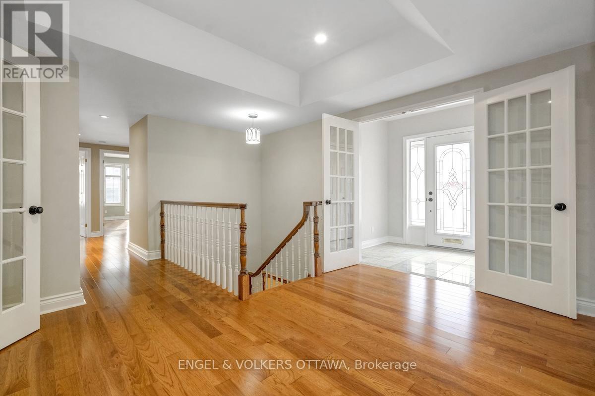 25 Bittern Court, Ottawa, Ontario  K1L 8K9 - Photo 5 - X12601440