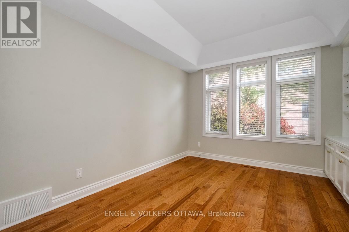 25 Bittern Court, Ottawa, Ontario  K1L 8K9 - Photo 6 - X12601440