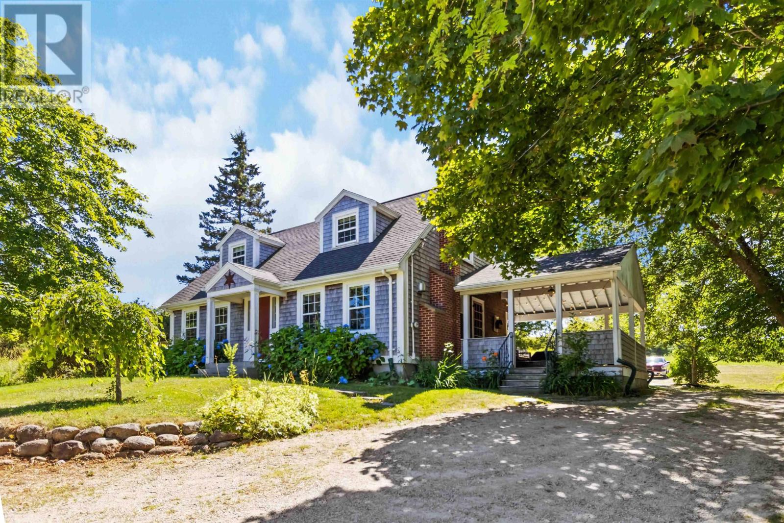 385 Green Street, Lunenburg, Nova Scotia  B0J 2C0 - Photo 1 - 202520096