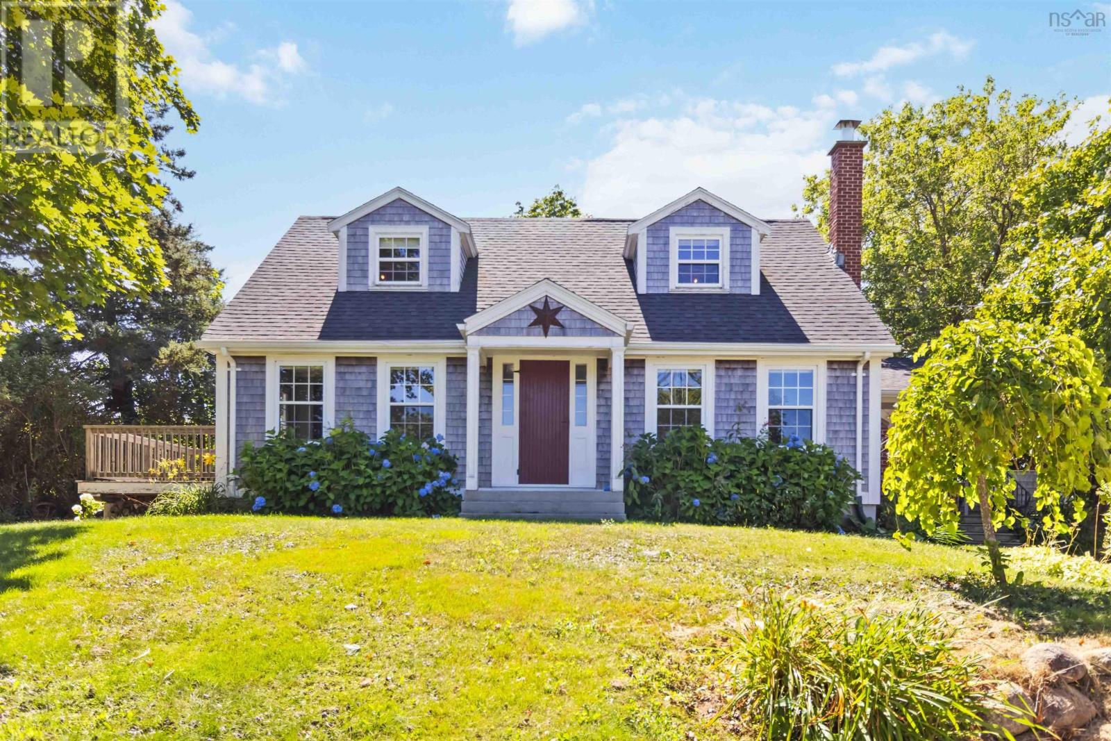 385 Green Street, Lunenburg, Nova Scotia  B0J 2C0 - Photo 2 - 202520096