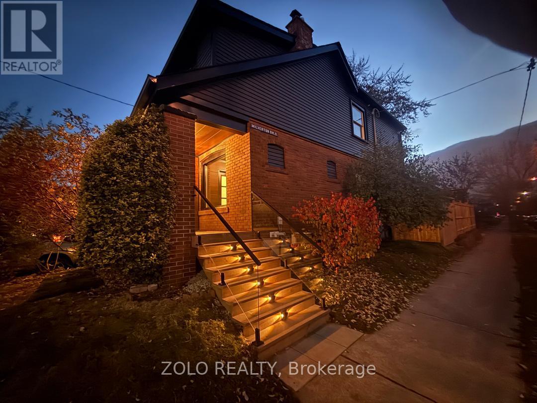 98 Woodmount Avenue, Toronto, Ontario  M4C 3Y2 - Photo 3 - E12627398