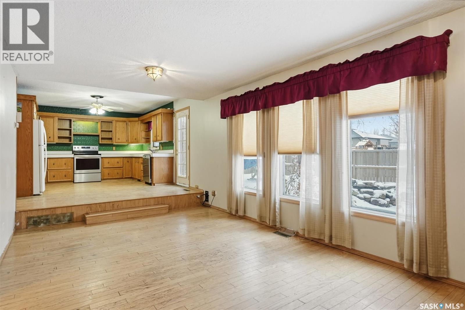 330 Fehr Crescent, Martensville, Saskatchewan  S0K 0A2 - Photo 11 - SK025522