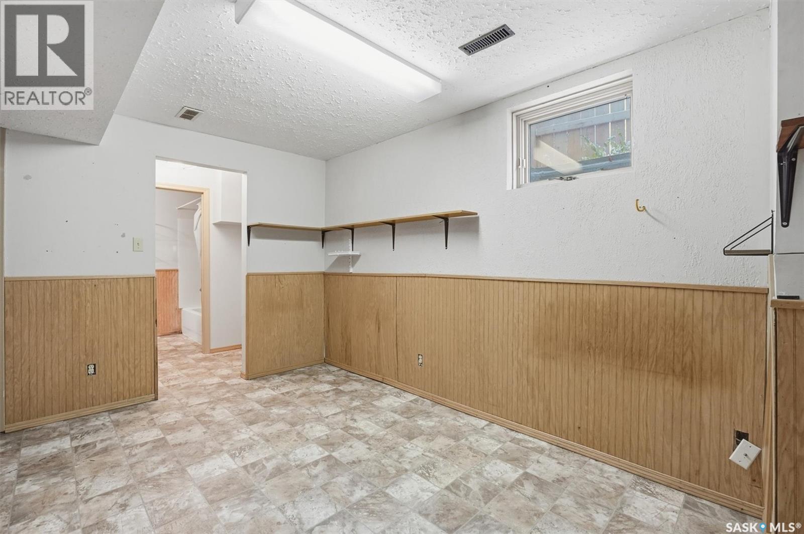 330 Fehr Crescent, Martensville, Saskatchewan  S0K 0A2 - Photo 35 - SK025522