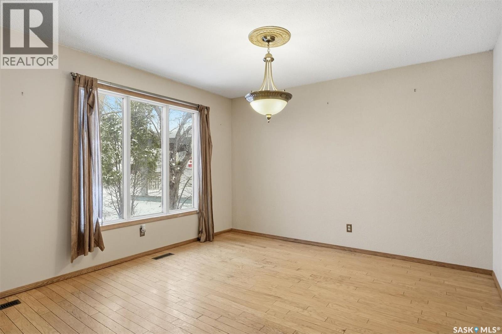 330 Fehr Crescent, Martensville, Saskatchewan  S0K 0A2 - Photo 6 - SK025522