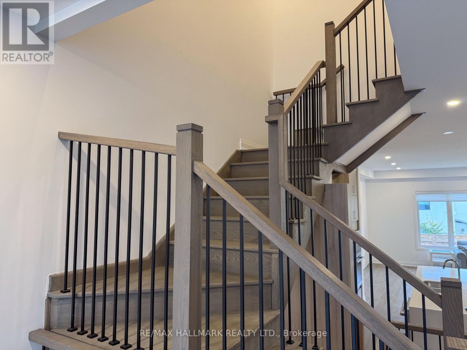 22 Direzze Court, Richmond Hill, Ontario  L4C 7V8 - Photo 11 - N12627482