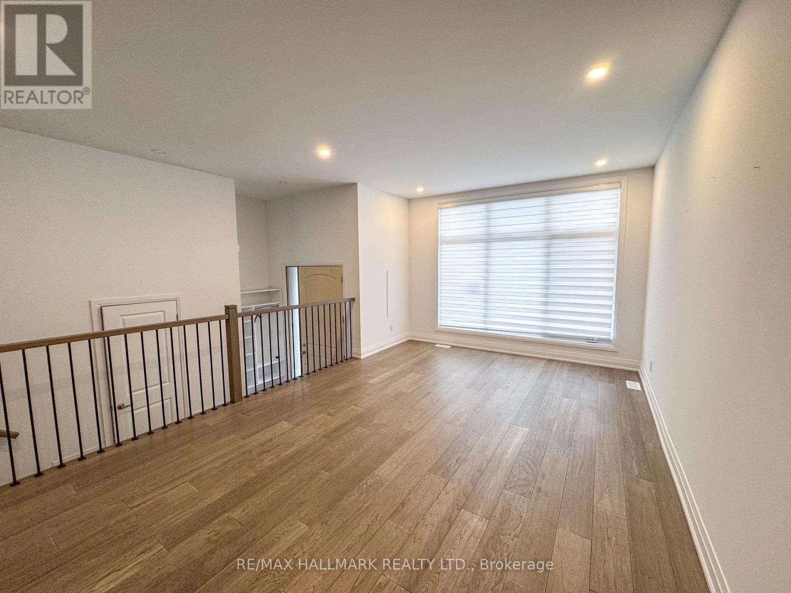 22 Direzze Court, Richmond Hill, Ontario  L4C 7V8 - Photo 5 - N12627482