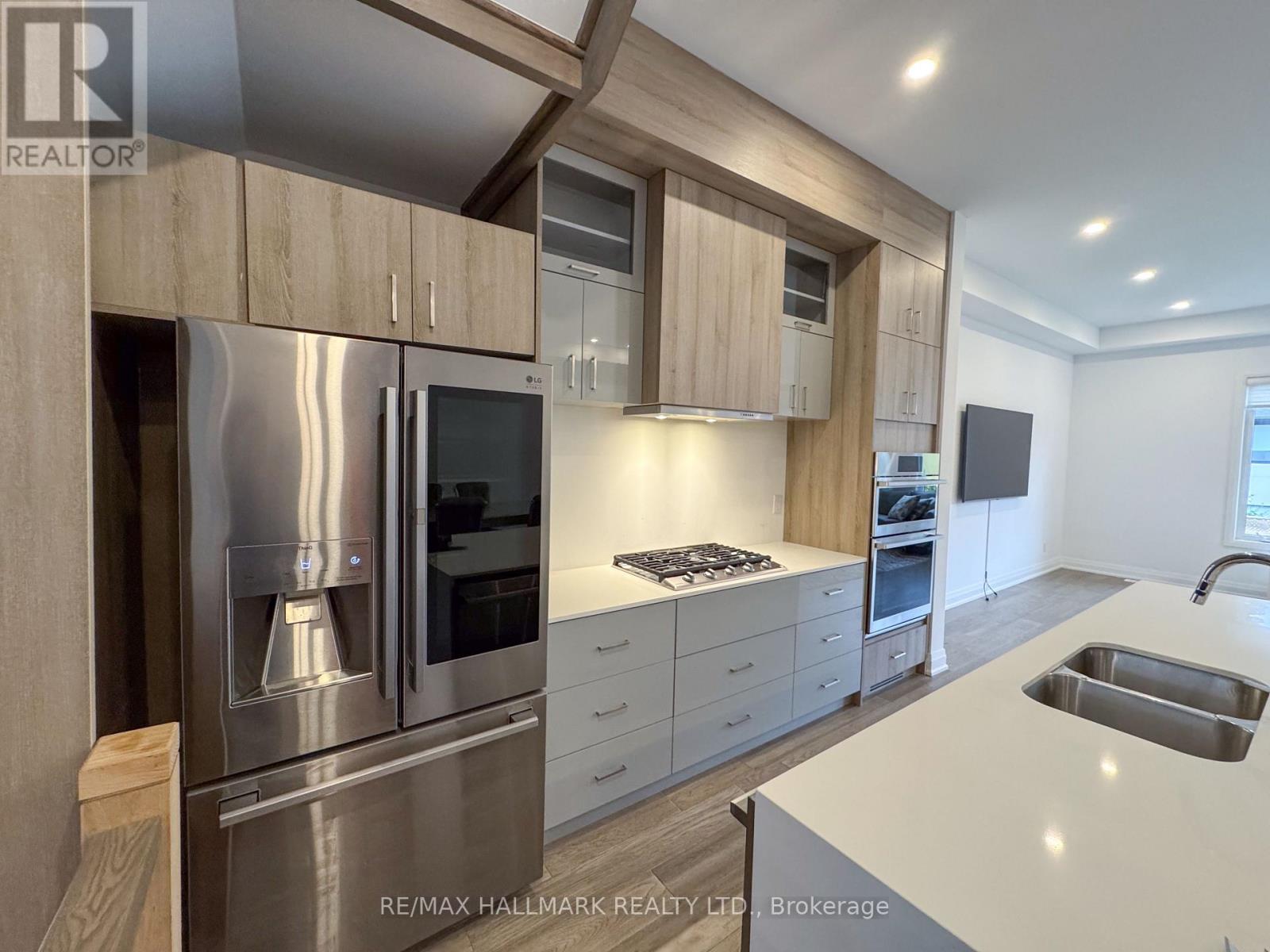 22 Direzze Court, Richmond Hill, Ontario  L4C 7V8 - Photo 6 - N12627482