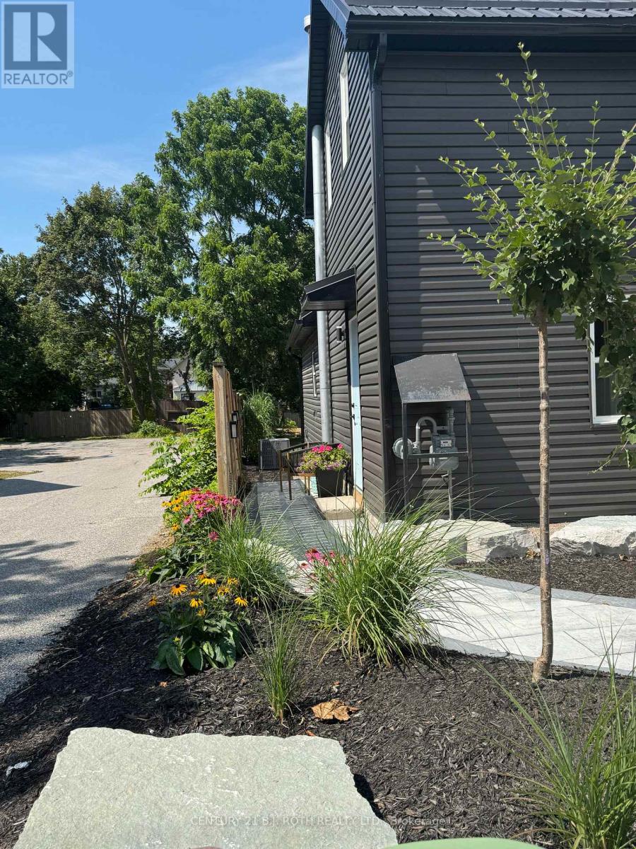 274 Mississaga Street W, Orillia, Ontario  L3V 3B8 - Photo 2 - S12627390