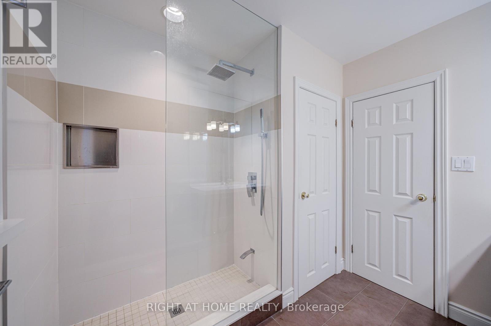 1445 Ryan Place, Mississauga, Ontario  L5C 1J7 - Photo 18 - W12535596