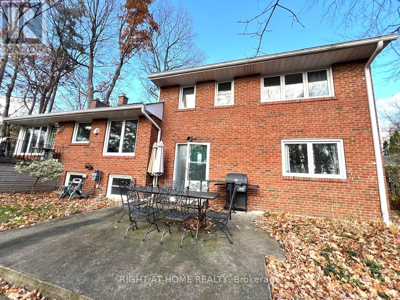 1445 Ryan Place, Mississauga, Ontario  L5C 1J7 - Photo 35 - W12535596