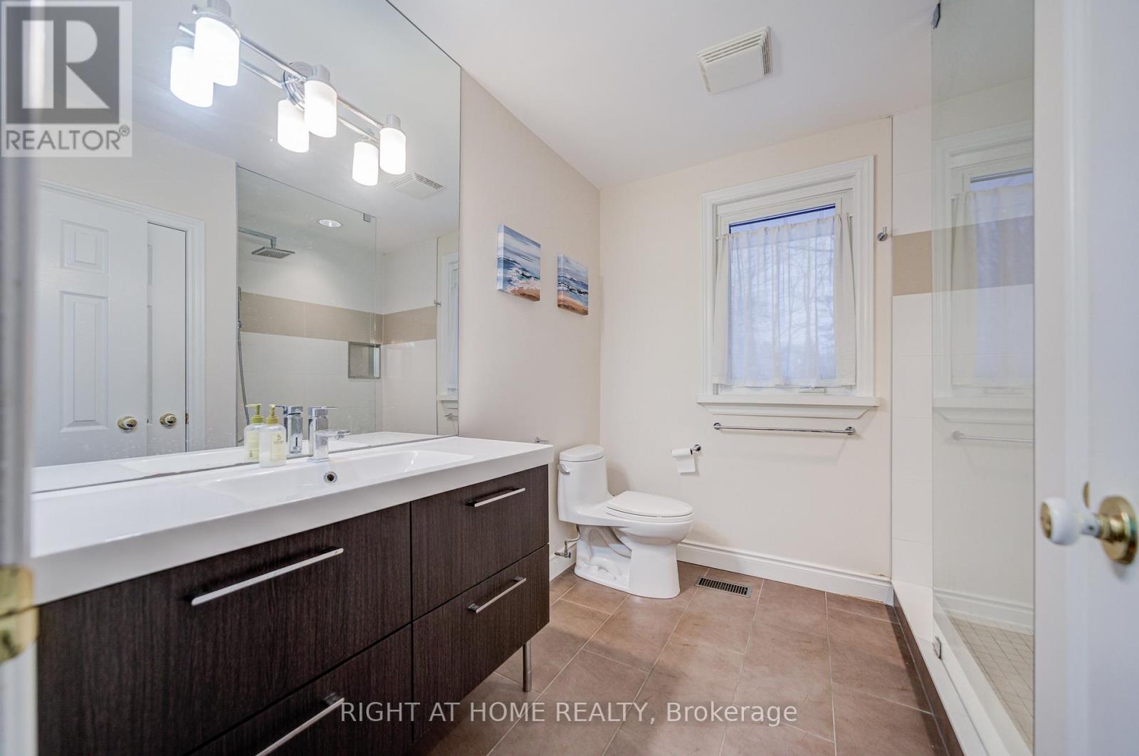 1445 Ryan Place, Mississauga, Ontario  L5C 1J7 - Photo 17 - W12535596