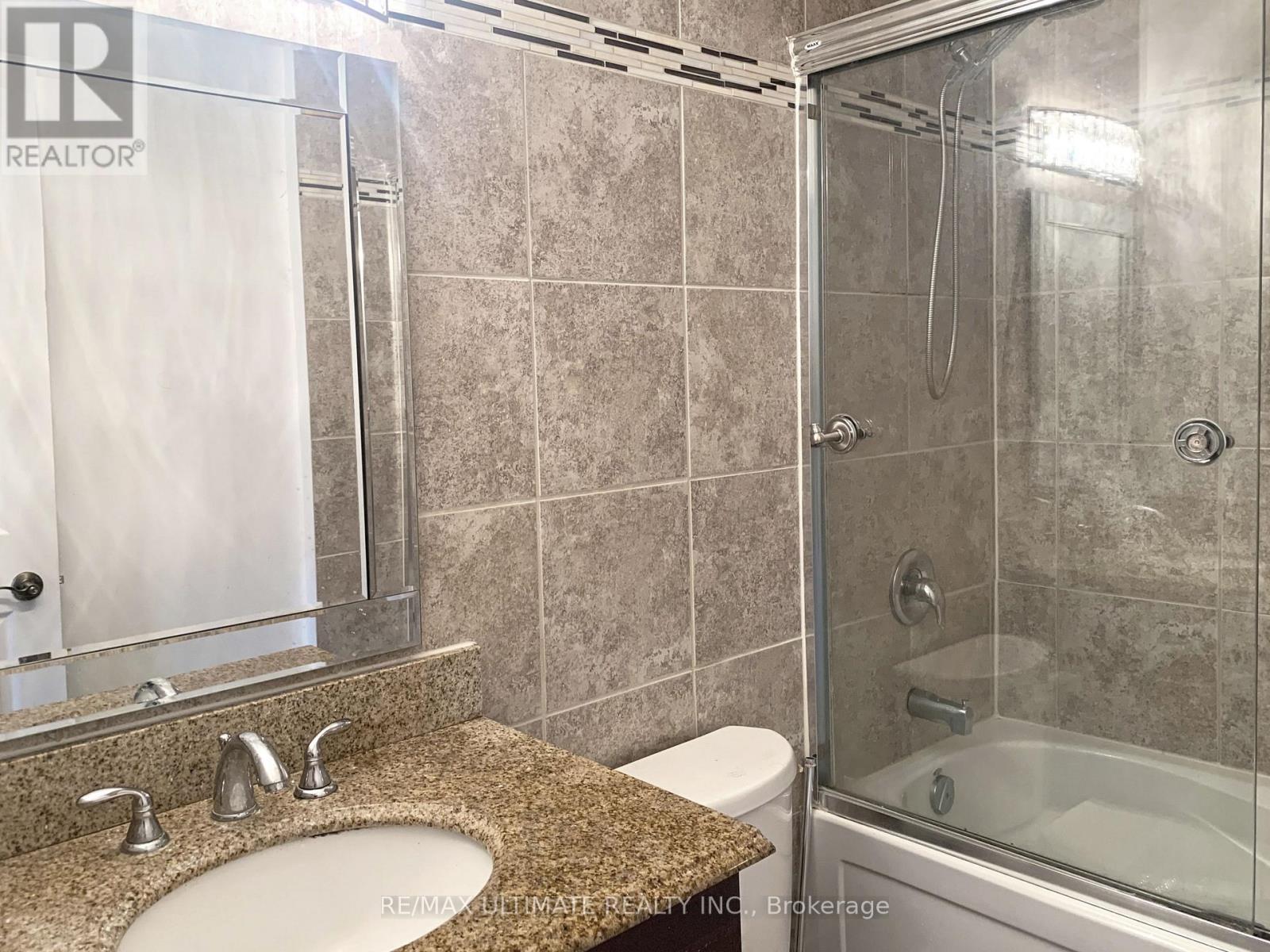 154a Christie Street, Toronto, Ontario  M6G 3B3 - Photo 15 - W12627392