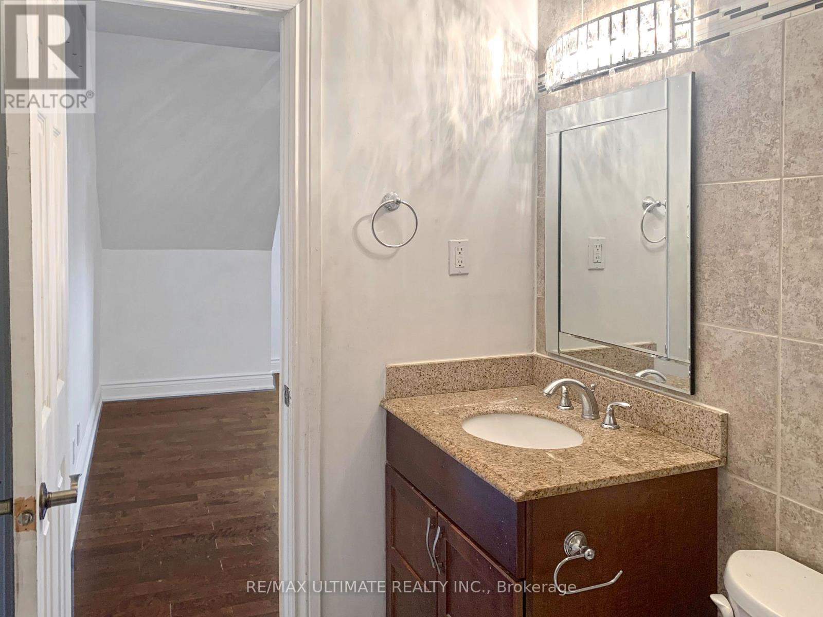 154a Christie Street, Toronto, Ontario  M6G 3B3 - Photo 16 - W12627392