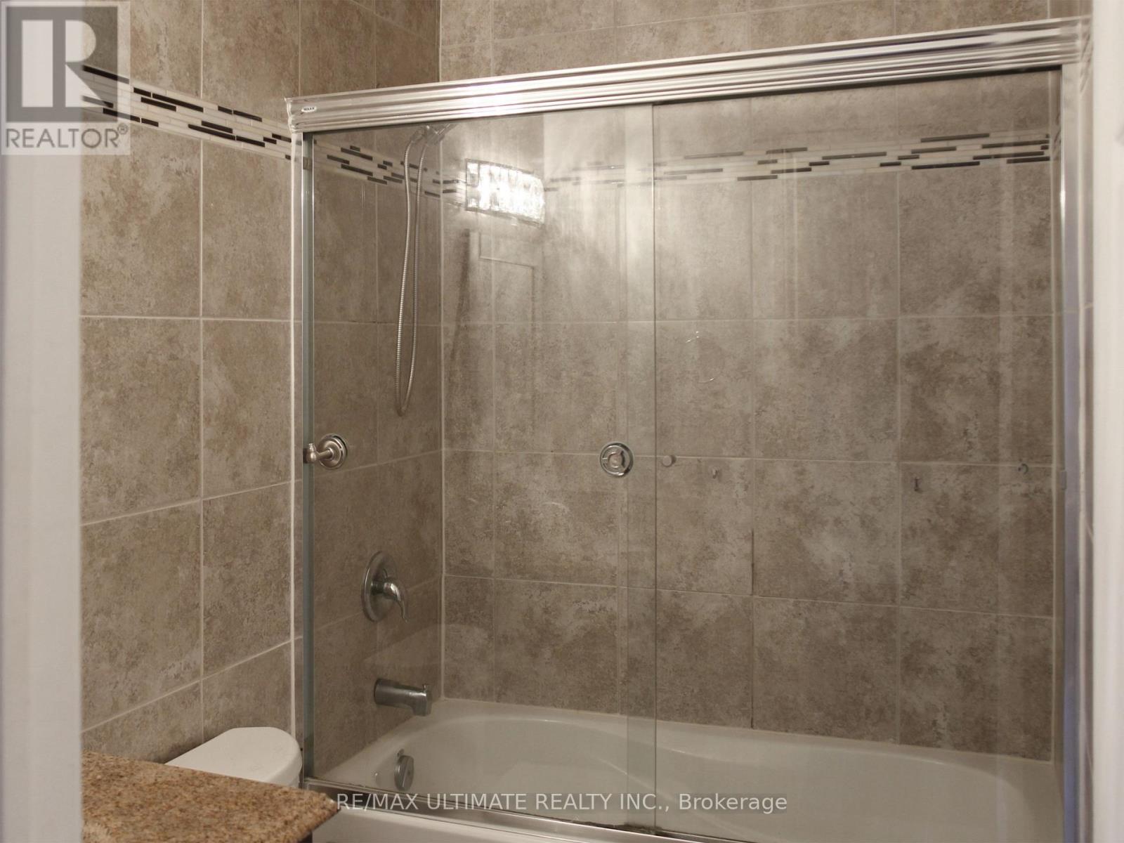 154a Christie Street, Toronto, Ontario  M6G 3B3 - Photo 17 - W12627392