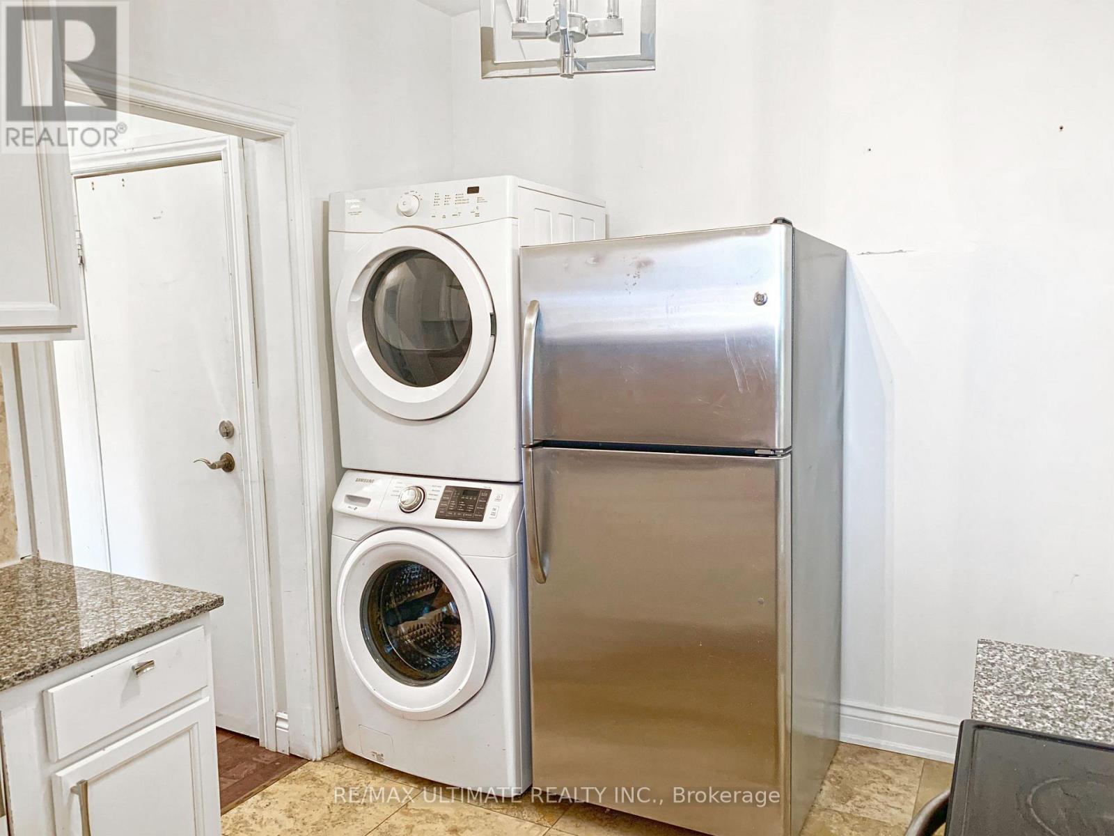 154a Christie Street, Toronto, Ontario  M6G 3B3 - Photo 3 - W12627392