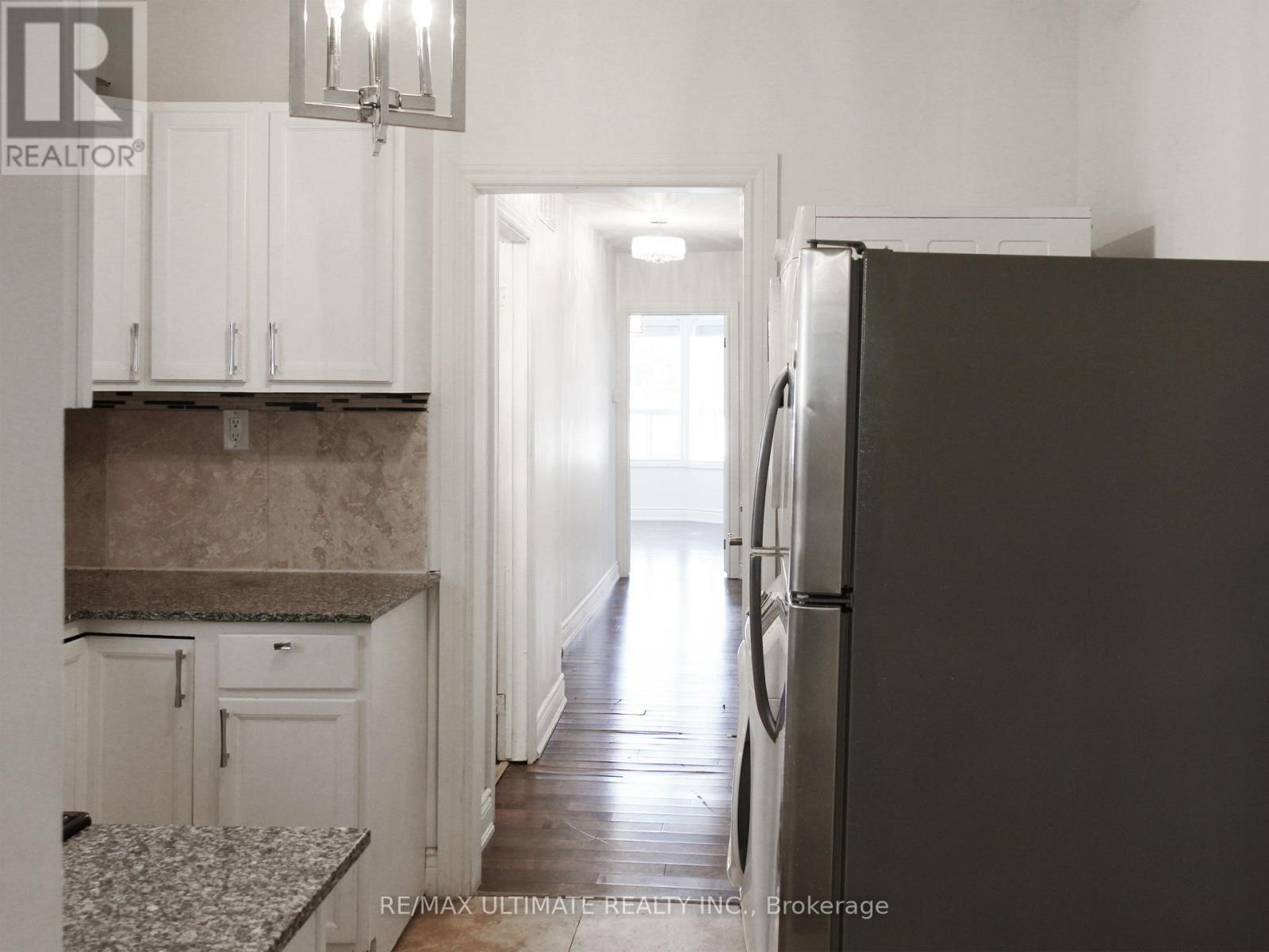 154a Christie Street, Toronto, Ontario  M6G 3B3 - Photo 4 - W12627392