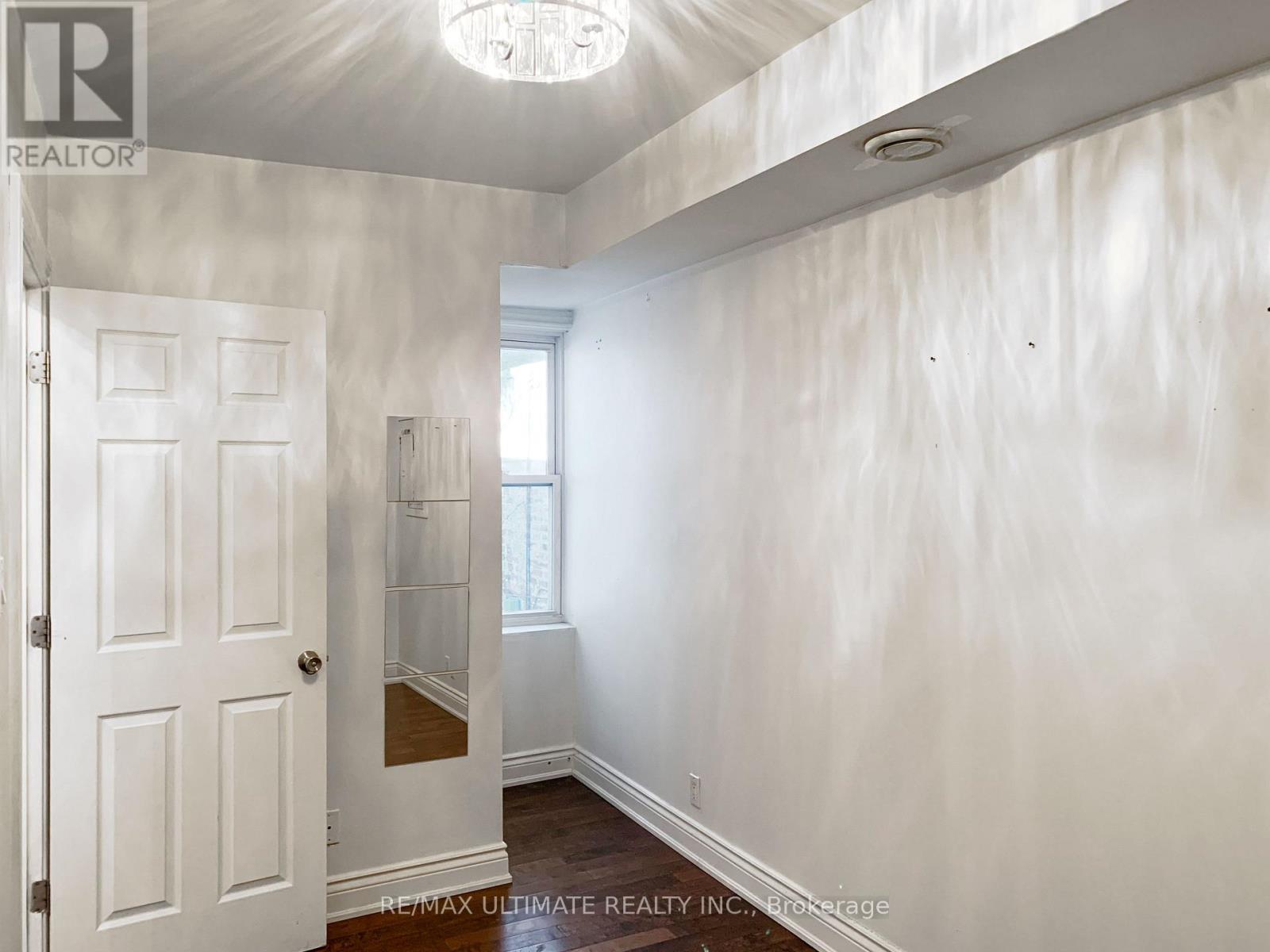 154a Christie Street, Toronto, Ontario  M6G 3B3 - Photo 7 - W12627392