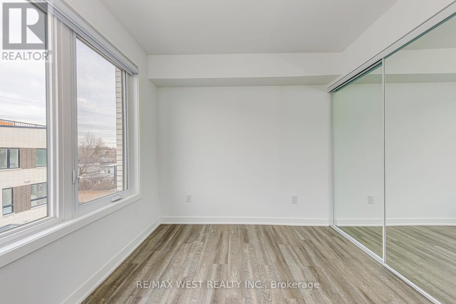 11 - 30 Ed Clark Gardens Boulevard, Toronto, Ontario  M6N 0B5 - Photo 13 - W12627412