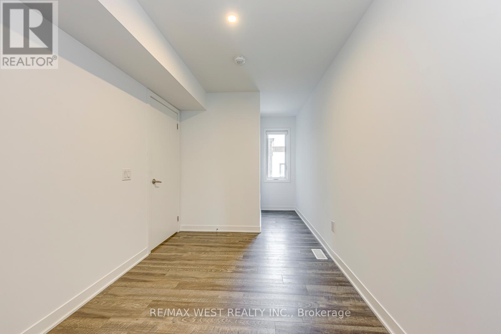 11 - 30 Ed Clark Gardens Boulevard, Toronto, Ontario  M6N 0B5 - Photo 18 - W12627412